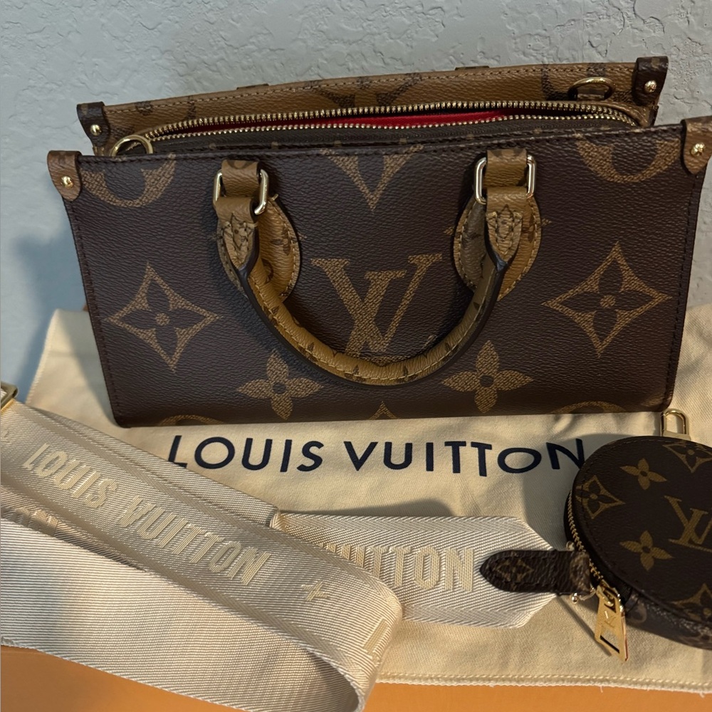 LV Onthego East West Monogram Satchel, White Strap & pochette accessory